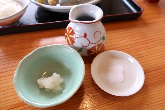 浦添市港川「天ぷら 村中」全部選べる天定食は塩か天つゆでいただく