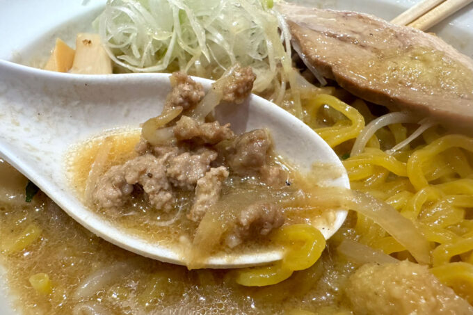 札幌・すすきの「札幌らーめん輝風（きふう）」豚ひき肉がゴロンゴロン！