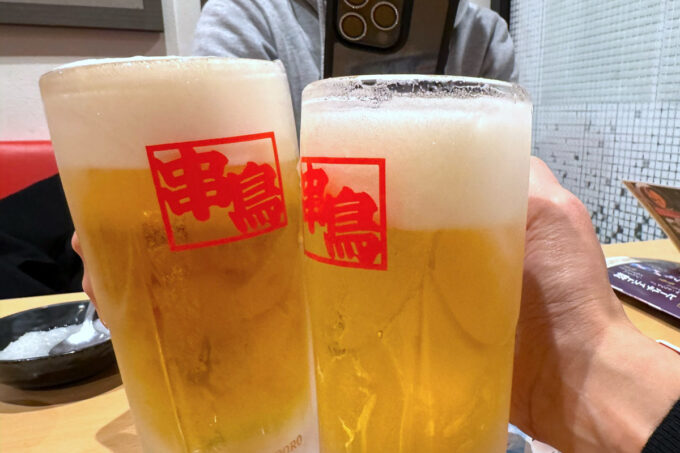 札幌市「串鳥（北2条東店）」キンキンに冷えたビール（サッポロクラシック、495円）で乾杯
