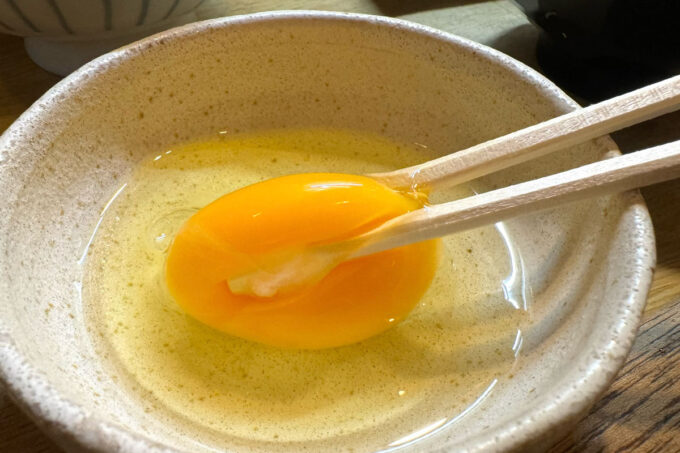 新梅田食堂街「大阪屋」朝定食の玉子は鮮度がよい