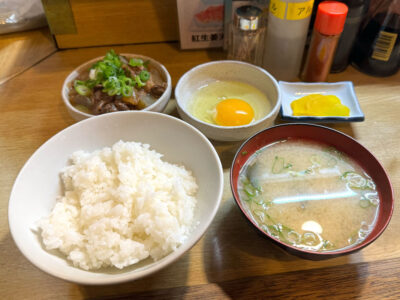 新梅田食堂街「大阪屋」で食べた朝定食とどてミックス