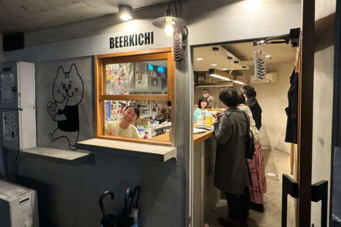 福岡市中央区渡辺通「BEERKICHI（ビアキチ）」撮影していると、お店の方が顔を出して声をかけてくれた