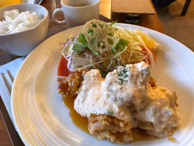 福岡市「喫茶 コティー（Cotty）」この日の日替わりランチは福岡流チキン南蛮定食だった