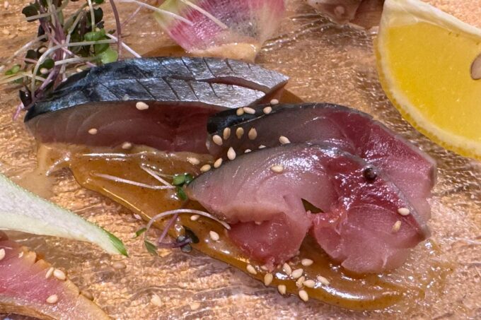 福岡市今泉「博多金鯖」鯖刺5種盛り合わせのごま鯖