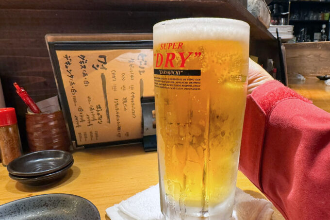 福岡市今泉「博多金鯖」ビールはアサヒスーパードライ（638円）