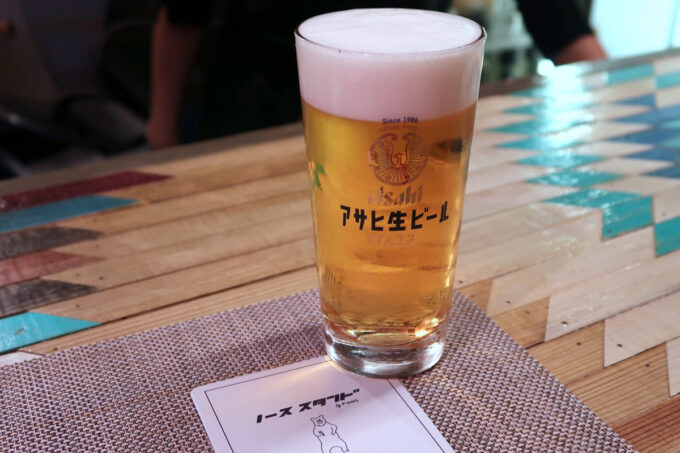那覇市松尾「ノーススタンド by K-meets」生ビールはアサヒ マルエフ（600円）だった