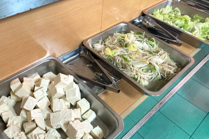 那覇市壺屋「金壺食堂」の台湾素食はブッフェ形式の食べ放題