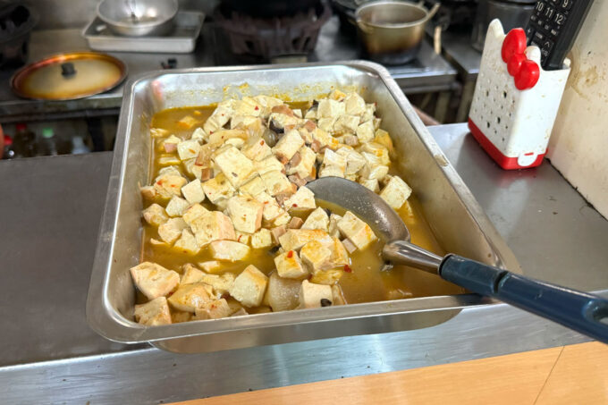 那覇市壺屋「金壺食堂」の台湾素食には豆腐がよく使われる