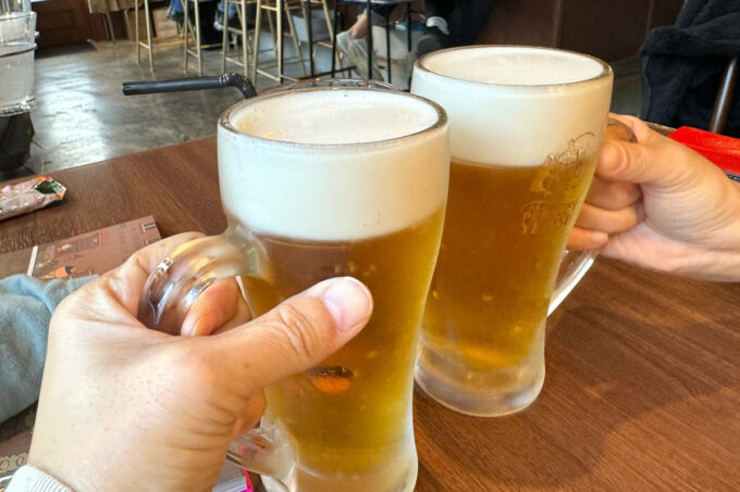 那覇市「ワイン食堂トランク イタリアゴハン 小禄店」まずはビール（ヱビス、594円）で乾杯