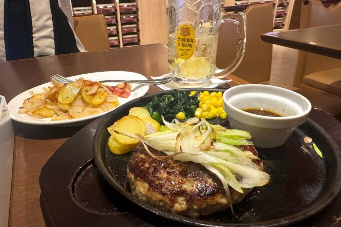 名古屋めしを食べることなく、デニーズ 金山駅前店で和風ハンバーグとジャーママンポテトを食べた