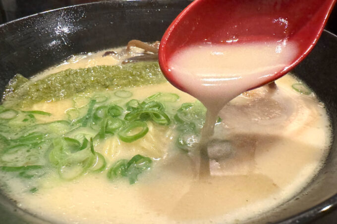 神戸市「元祖山笠ラーメン〆」元祖山笠 豚骨ラーメンのスープ