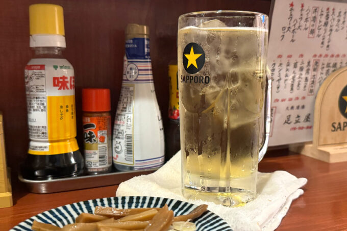 那覇市「大衆酒場 足立屋 泉崎店」デュワーズハイボール（450円）