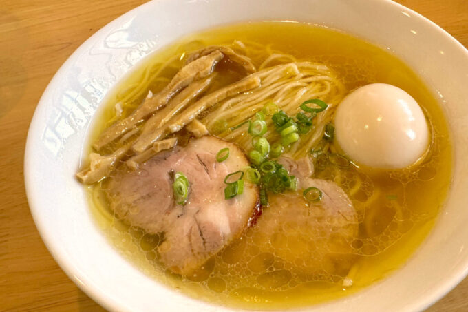 宮古島「麺屋サマー太陽」塩らーめん（880円）